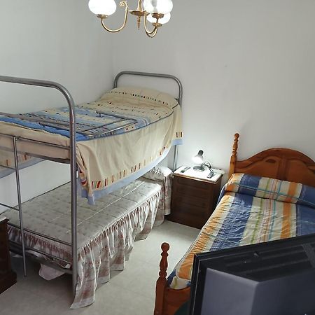 Habitacion Privada Triple Toledo Buitenkant foto