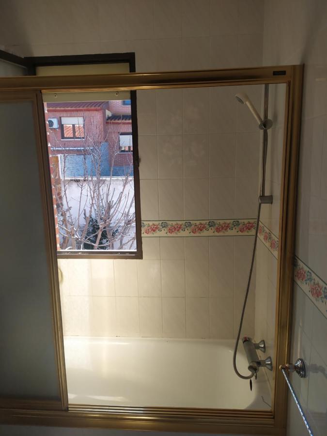 Habitacion Privada Triple Toledo Buitenkant foto